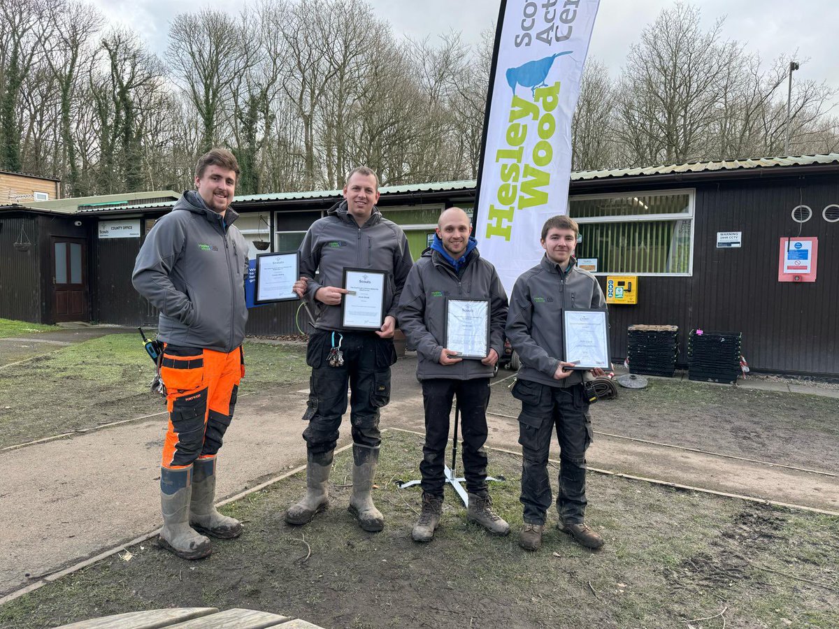 During the closing ceremony of Freezer Camp, we presented 4 of our incredible volunteers Good Service Awards on behalf of @syscouts. Dan Maude, Dom Kirk & Tom Hesling - Chief Scouts Commendation for Good Service Billie Clarke - Commissioners Commendation Congratulations! ⭐️