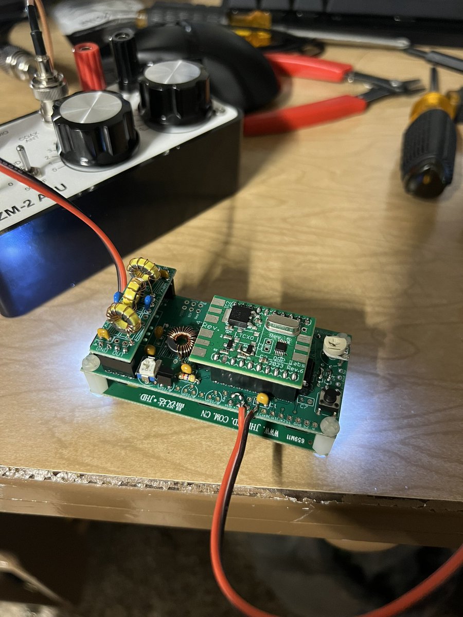 QRPLabs U3S built to be a propagation beacon on 10m. Currently testing CW on 28207.7 @ 250mW w/ EFHW antenna Need to finish up the enclosure & PA. Lemme know if you hear it! (VVV DE W3IPA/B EN91) This was a fun little kit to build. Unsure if keeping as CW or change to WSPR.