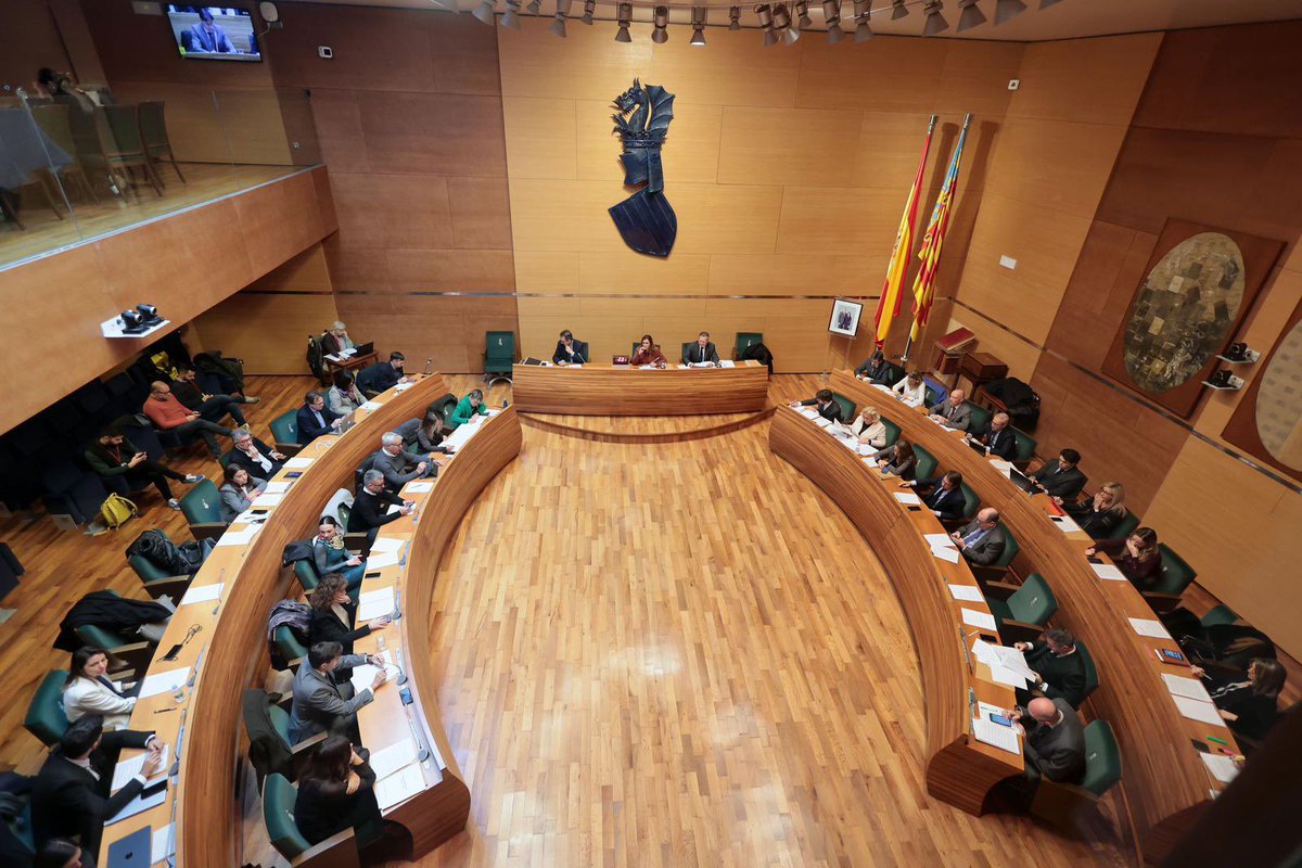 El #PleValencia acordamos reconocer la labor de los equipos de seguridad y emergencias en el incendio de Campanar.

También reconocemos la colaboración y el apoyo de ciudadanos, entidades públicas y privadas, y personal municipal del <a href="/AjuntamentVLC/">Ajuntament València</a>, así como el trabajo de los