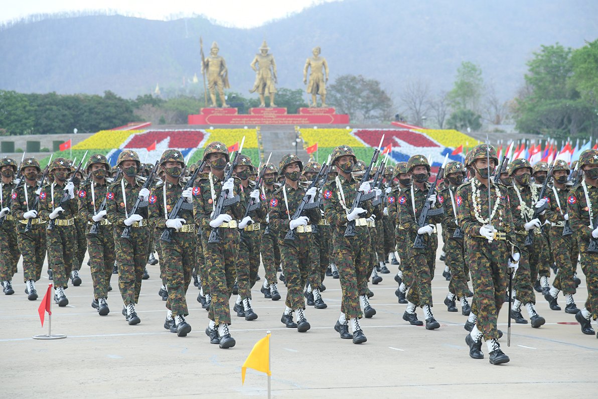 The Than Shwe regime enacted the 'People's Military Service Law' in 2010 and left the door open for the junta to continue its forced labor and enlistment practices. #WhatsHappeningInMyanmar 🔗Full briefer: bit.ly/3TdOliT 2/