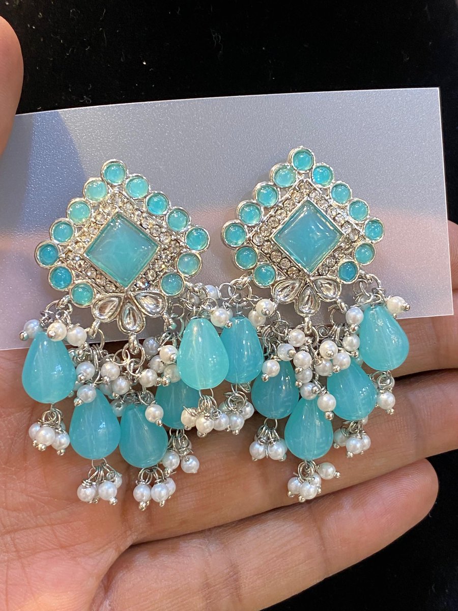 HiraCollections's tweet photo. Silver Plated Earrings
575/-

More colours available 
*International shipping available - 
#hiracollections #kundanjewellery #Necklace #earrings #maangtikka #polkijewellery  

follow Hira Collections 
For full collection and get daily updates, 
click here https://t.co/lKESdyllRa https://t.co/LAJWlqzHjE