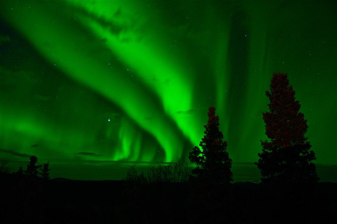 Image of the aurora borealis, by M. from pixabay.