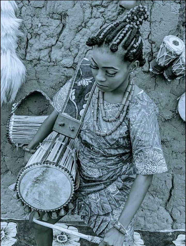 AYANDIGOLD's tweet photo. Ọmọ Yorùbá 
Ọmọ oódua!
Born and bred in Yorubaland
.
" 𝗬𝗼𝘂𝗿 𝗙𝗮𝘃𝗼𝗿𝗶𝘁𝗲 𝗟𝗲𝗳𝘁 𝗛𝗮𝗻𝗱𝗲𝗱 𝗙𝗲𝗺𝗮𝗹𝗲 𝗧𝗮𝗹𝗸𝗶𝗻𝗴 𝗗𝗿𝘂𝗺𝗺𝗲𝗿 "
.
#ayandigold  #abikeoniluola #ayandigold2dworld https://t.co/UoBiVtJ36T