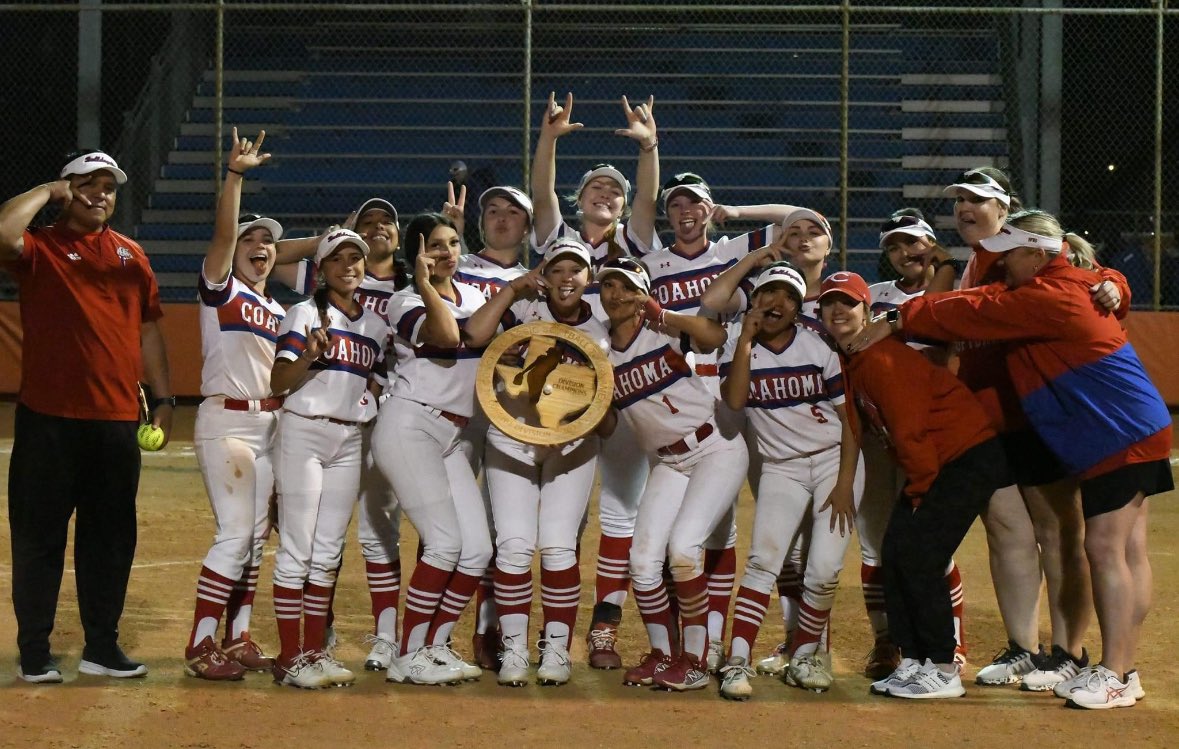 xa_hartx's tweet image. a little work before the game today! Come support and pack the stands!! 📍 COAHOMA HS (defending state champions) @ 5:00 pm!! #anotherwin #goldmedalmindset #win