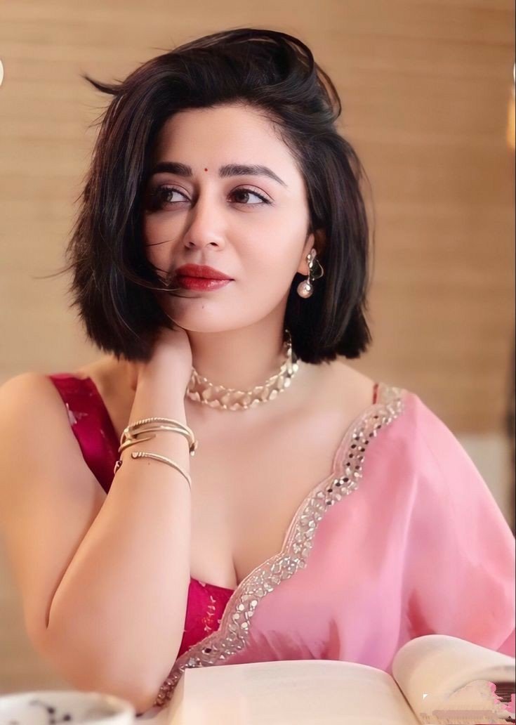 TruptiPatel_87's tweet image. शहर में तेरे करके वफा ए हम तो हुए बदनाम 
किस्सा यह अपना किसको सुनाएँ
हम तो हुए बदनाम

अपने लबों को सी के हम ने इश्क़ में नाम कमाया
हुस्न को लेकिन देके दुआ ए हम तो हुए बदनाम

Tribute to #PankajUdhas