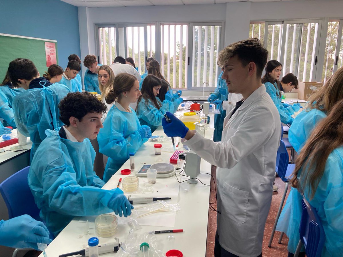 SWICEU/MicroMundoCEU (@swiceu1) on Twitter photo Continuamos con la segunda práctica del proyecto <a href="/FECYT_Ciencia/">FECYT</a>. No es nada fácil explicar  la cantidad de conceptos nuevos🧫🔬🦠 pero nuestr@s alumn@s  <a href="/uchceu/">Universidad CEU UCH</a> de #salud lo han sabido transmitir👍 ya que los preuniversitarios <a href="/Edelweisschool/">Edelweiss School</a> los han bordado🙌 Continuamos con la segunda práctica del proyecto <a href="/FECYT_Ciencia/">FECYT</a>. No es nada fácil explicar  la cantidad de conceptos nuevos🧫🔬🦠 pero nuestr@s alumn@s  <a href="/uchceu/">Universidad CEU UCH</a> de #salud lo han sabido transmitir👍 ya que los preuniversitarios <a href="/Edelweisschool/">Edelweiss School</a> los han bordado🙌