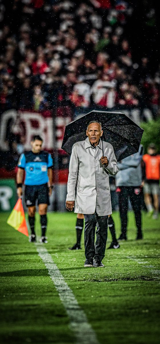 CARCedits's tweet photo. Le dieron un equipo a 5 puntos del descenso, con un club económicamente fundido, decían que estaba viejo para dirigir.

•Estiro la ventaja de clásicos a +18
•Clasifico a la Copa Libertadores
•ES EL VIGENTE CAMPEON DEL FUTBOL ARGENTINO 🏆

𝙈𝙄𝙂𝙐𝙀𝙇 𝘼𝙉𝙂𝙀𝙇 𝙍𝙐𝙎𝙎𝙊 https://t.co/e414gDtQ63