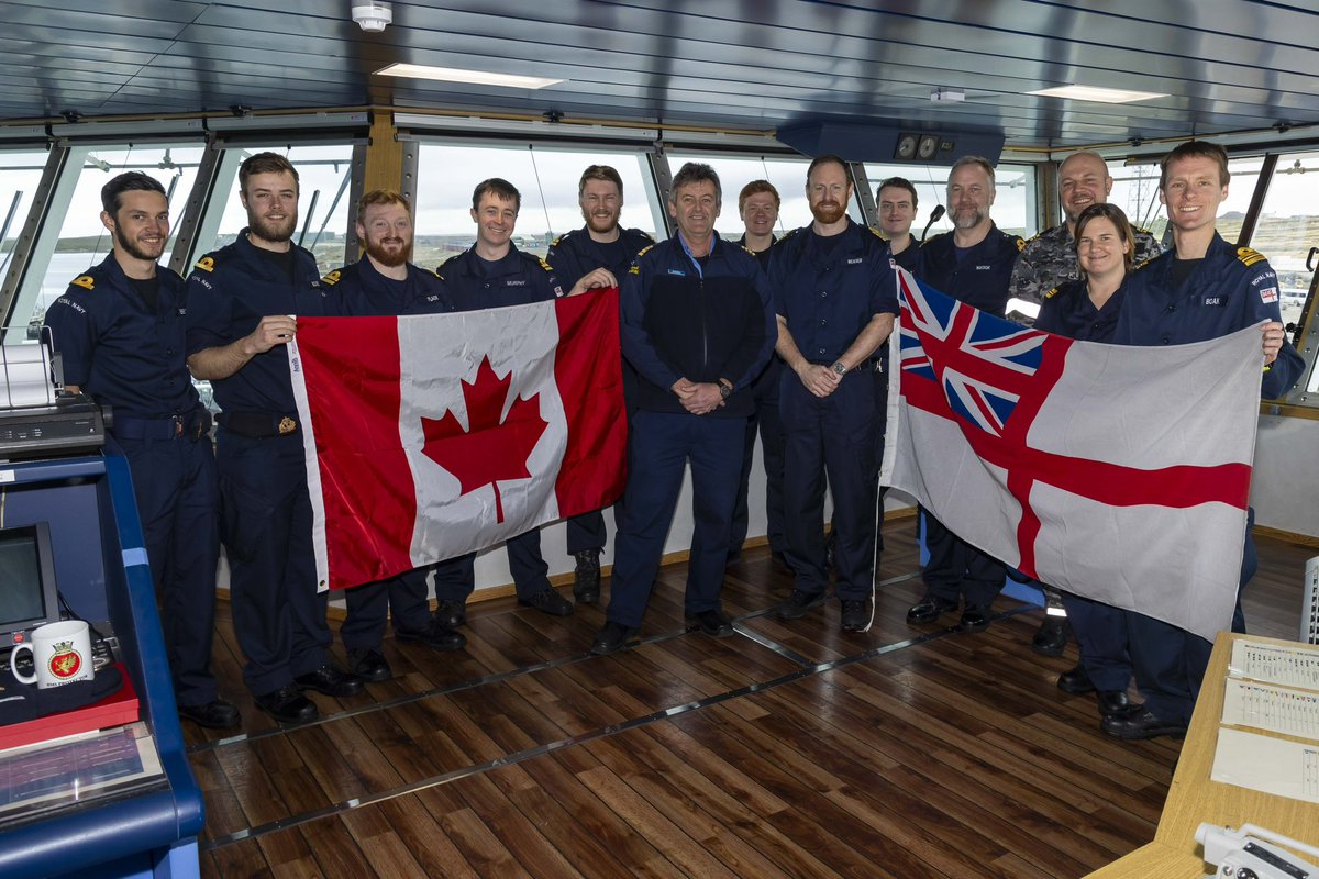 hmsprotector's tweet photo. We are grateful to @CoastGuardCAN and Capt Simon Dockerill for providing ice expertise and training for our #Antarctic deployment. The partnership also enables @RoyalNavy crew to serve in CCG ships in the #Arctic to gain valuable polar navigation and icebreaking experience. 🇬🇧🇨🇦 https://t.co/HakFH9uZub
