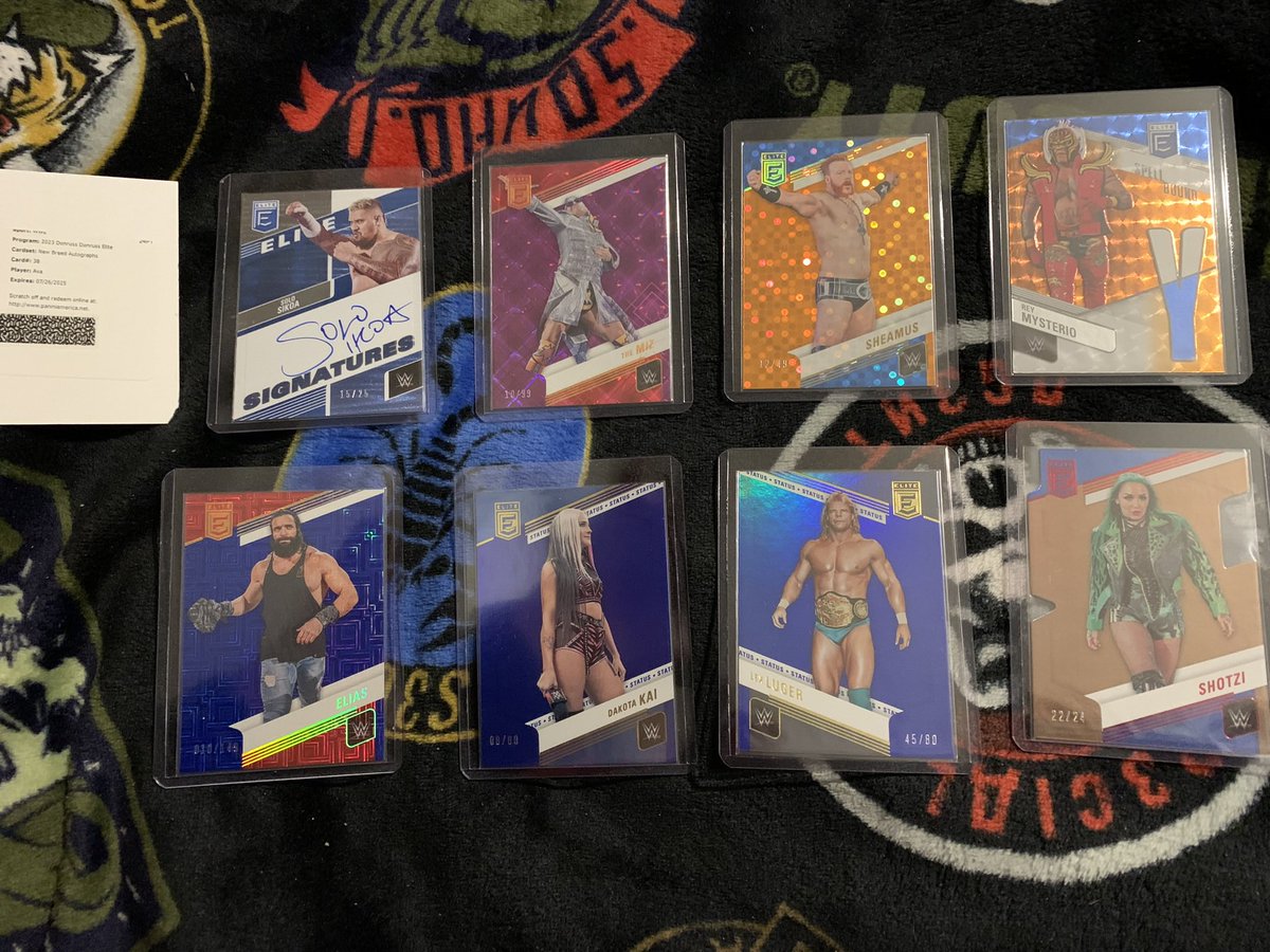 W 😁Hits on the card Today #whodoyoucollect #wrestlingcards #DonrussElite @PaniniAmerica @OfficialPanini #SoloSikoa @avawwe_ @WWESheamus @reymysterio @GenuineLexLuger @mikethemiz @ShotziWWE @ImKingKota