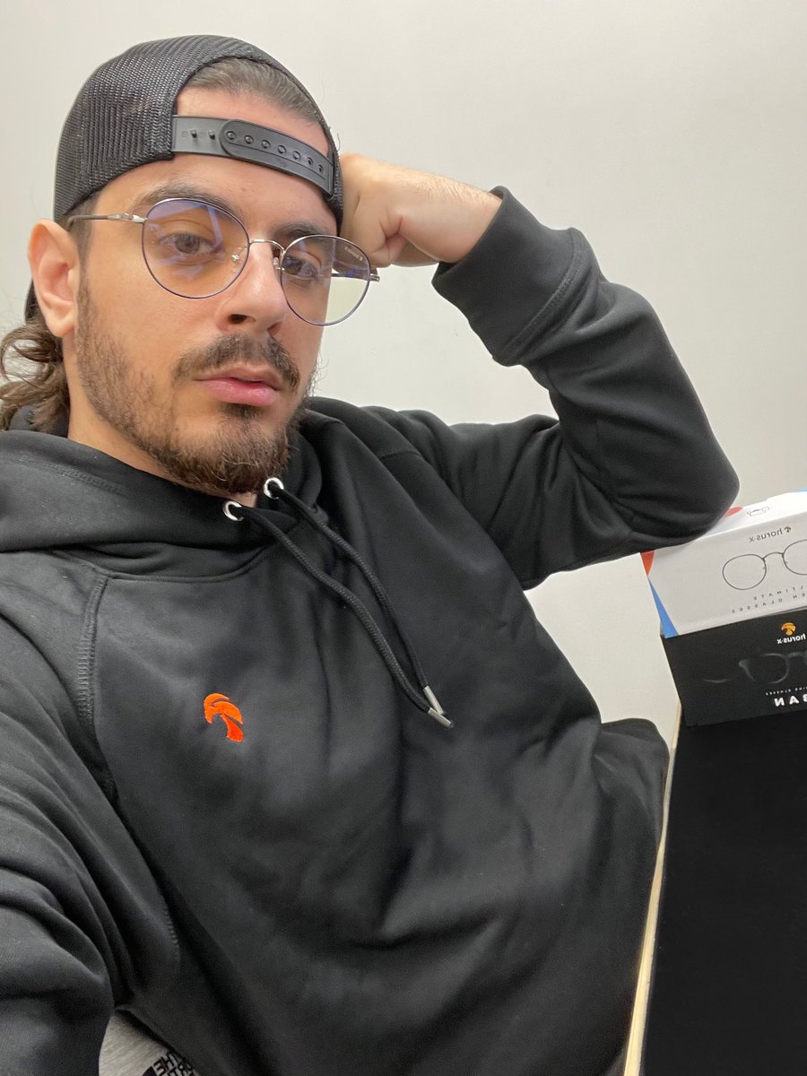 AenotFR's tweet image. 🎁 Concours Aenot x Horus X

En tant qu'ambassadeur de la marque j'ai le plaisir de vous faire gagner des lunettes. (5 Lunettes aux choix)

Pour participer : 
Follow : @AenotFR + @HorusX_Gaming 
RT + FAV le tweet

(TAS le 05/03/2024)  #Publicité #Giveaway