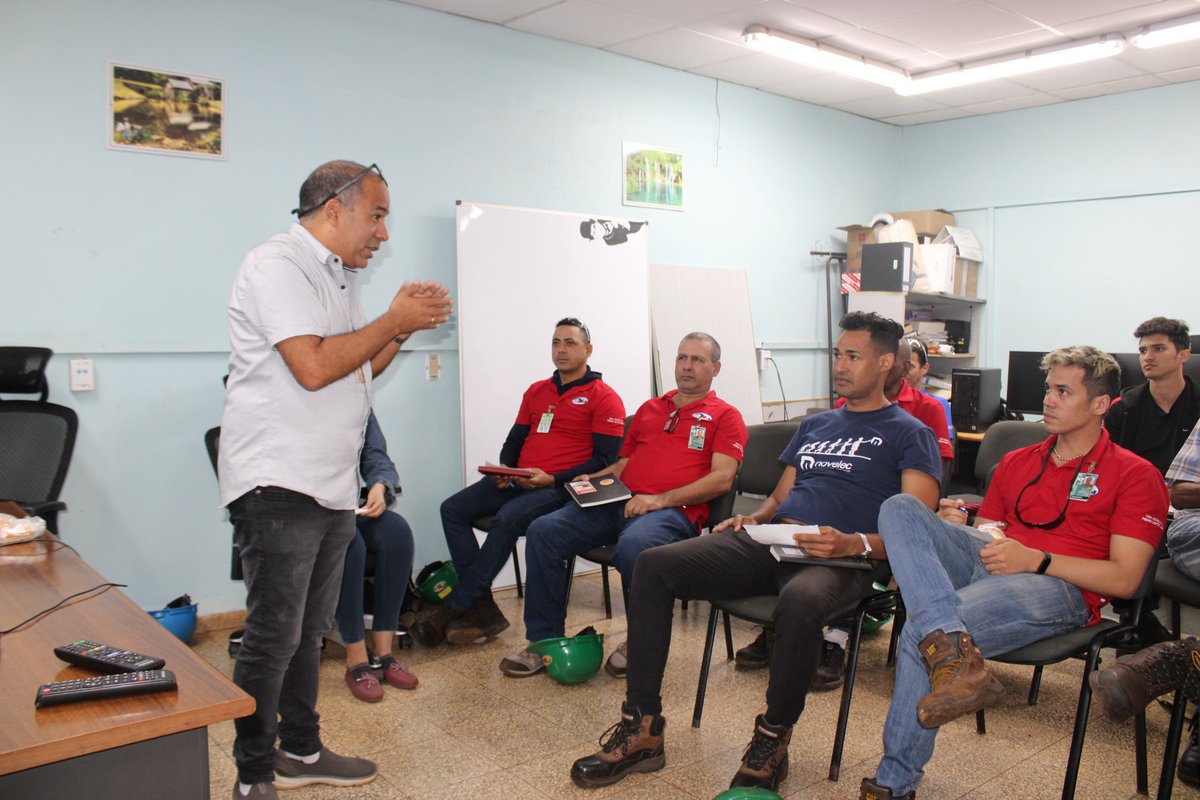 MoaNickel1994's tweet photo. Avanzamos en el Plan de Capacitación 2024. Nuestros técnicos y especialistas reciben el curso "Protecciones eléctricas de generadores Relé Ur G60", por el Dr.C Orlys Torres Breff.
Somos #PSAFabricaPertinente y potenciamos de manera constante las relaciones @UniversidadMoa Empresa https://t.co/LzJj31DLFs