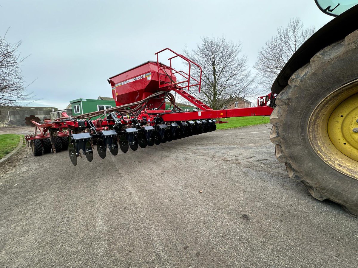 Check out the Hydraulic Front Cutting Disc kit we offer onto the @HORSCHUK @HorschMaschinen Sprinter drill! Give us or your local Grange dealer a call if you want to add more versatility to your drill and help in dealing with all types of surface residue #versatility