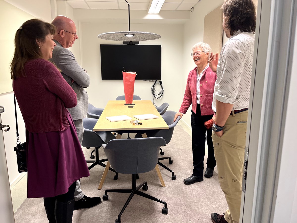 Alexandre Dmitriev (@saschadmitriev) on Twitter photo Inaugurating meeting room at <a href="/FysikGU/">Fysik vid Göteborgs universitet</a> in honor of Anne l'Huillier, #NobelPrize in #physics 2023. Anne is always most welcome to #Gothenburg Physics! <a href="/Naturvetenskap/">Naturvetenskap/GU</a> <a href="/chalmersuniv/">Chalmers University of Technology</a> Inaugurating meeting room at <a href="/FysikGU/">Fysik vid Göteborgs universitet</a> in honor of Anne l'Huillier, #NobelPrize in #physics 2023. Anne is always most welcome to #Gothenburg Physics! <a href="/Naturvetenskap/">Naturvetenskap/GU</a> <a href="/chalmersuniv/">Chalmers University of Technology</a>