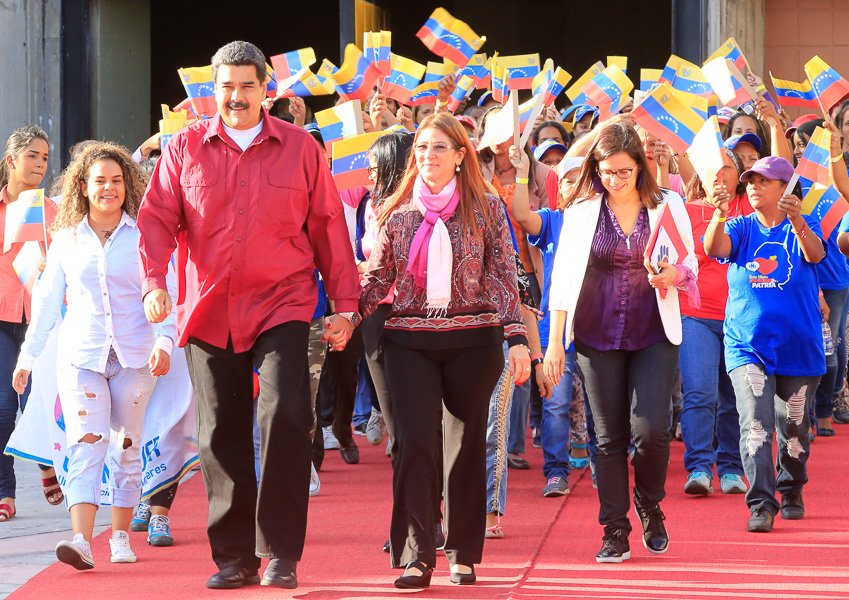 #27Feb |Feliz Dia 🇻🇪 📢¡ETIQUETA DEL DÍA! 👇👇 #VenezuelaAbreCaminos ¡Somos lo Afirmativo! @NicolasMaduro @Mippcivzla @MaryCarmen62244