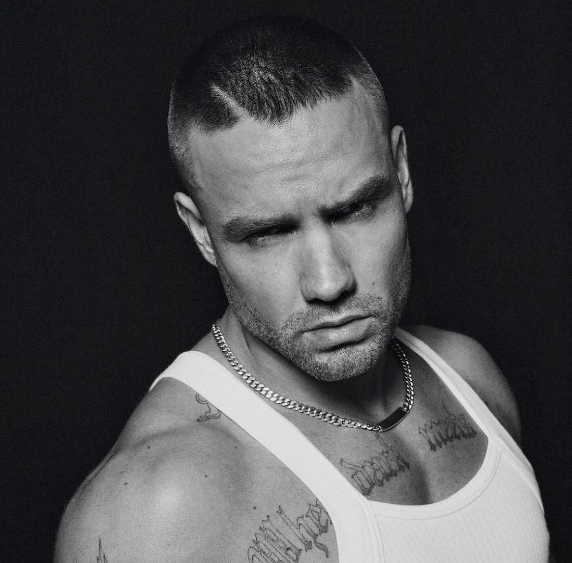 Rahaa1D_'s tweet photo. Teardrops are fallin'
I'll make you love me again, I swear
I'm gonna learn how to be a better man
Tell me, is there any room to love you?
Any room to hold you?
Any room to love you?
 #Teardrops
#LiamPayneIsBack https://t.co/4QiNOtlc0v