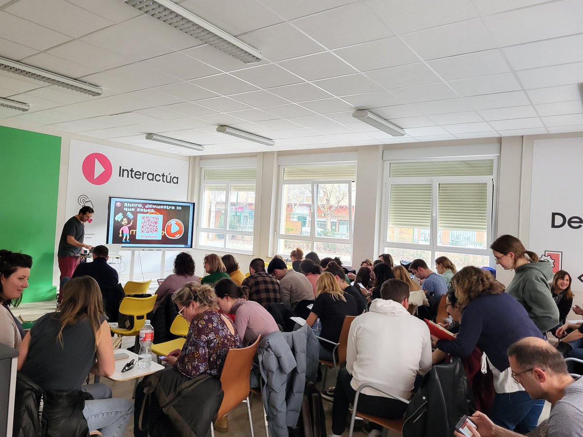 profebiolgeol's tweet image. Gamificamos en los Espacios flexibles con @dondavidruiz #PIEEFFA. David lleva el juego #ABJ, #gamificación, el #ABP y la innovación a los diferentes espacios de aprendizaje. Metodologías que pueden ser flexibles, a nuestros espacios flexibles. #InnovaCyL #FormacionCyL @CSFPJCYL