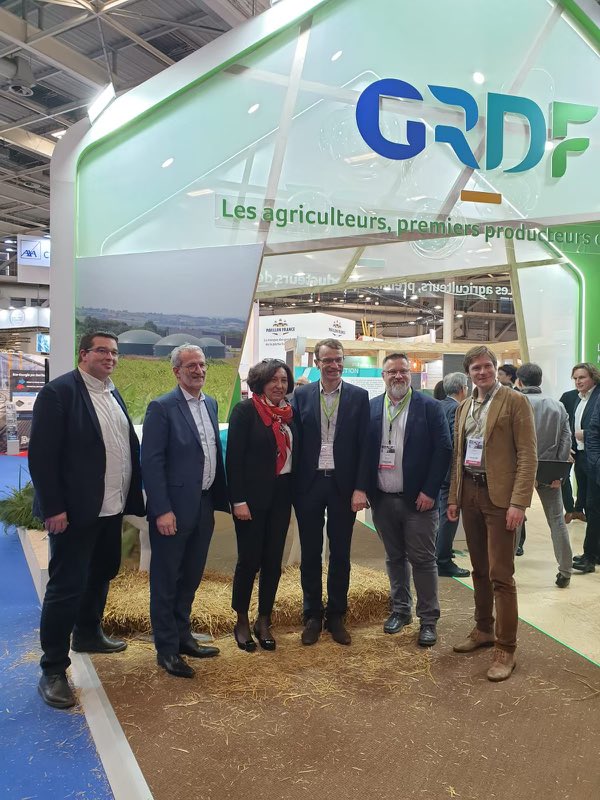Rencontre informelle dans les allées du #SIA2024 - Notre DG Philippe Choquet a pu échanger avec <a href="/lpoirierdietz/">Laurence Poirier-Dietz</a>, DG de <a href="/GRDF/">GRDF</a> , @xavierpassemard directeur Biométhane et Vincent Jean-Baptiste pour parler #methanisation.