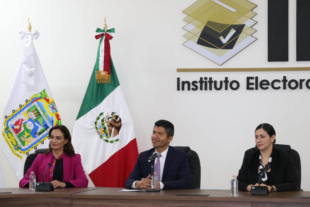 Acompañé a nuestro próximo gobernador <a href="/eduardorivera01/">Eduardo Rivera Pérez</a> a entregar la Plataforma Electoral de la coalición #MejorRumboParaPuebla en la que se encuentra la visión que queremos para nuestro querido estado.

¡#UnidosSíPodemos mejorar la vida de las familias poblanas!
