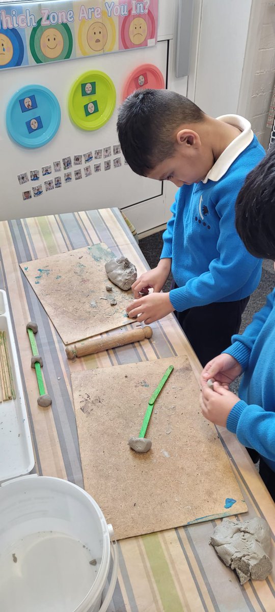 eyfsarkvic's tweet photo. Working very hard to build a bridge for the Troll using playdough🧌 We hope he likes it!👍🏼
#teamarkvic #English #creatingwithmaterials #sensory https://t.co/scr4oEelcE