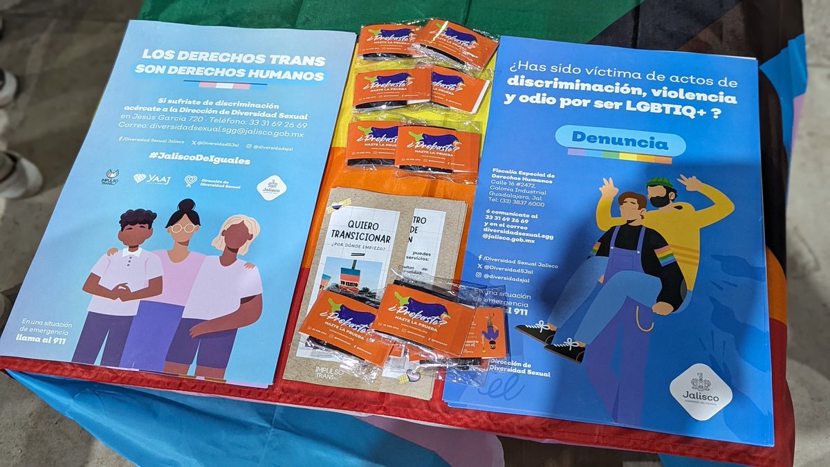 El fin de semana en Autlán, con apoyo de @DiversidadSJal, se presentó Drag Queen Story Hour, se impartió taller de vogue, se brindó información sobre servicios de apoyo a la comunidad LGBT+ y se entregaron apoyos a las colectivas FUERTE y Tianguis Cultural. #JaliscoDeIguales