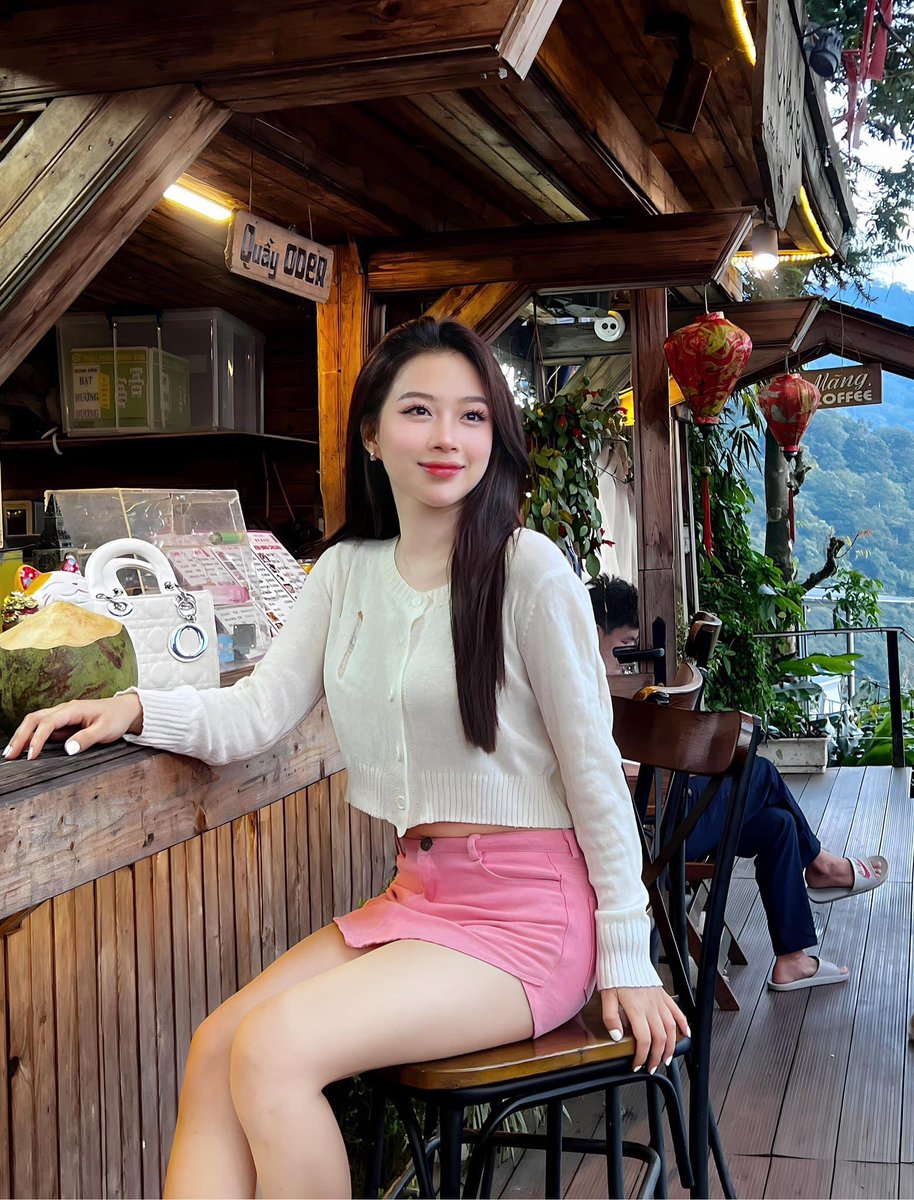 aiart2k1's tweet photo. Cảnh đẹp hữu tình, follow ib em gửi ảnh nude ạ 

#chéo #cheouytin #flcheo #followme #tuongtac #dâm #sex #porn #kiemtienx #coin #BTCUSDT https://t.co/F1WA6CmPkg
