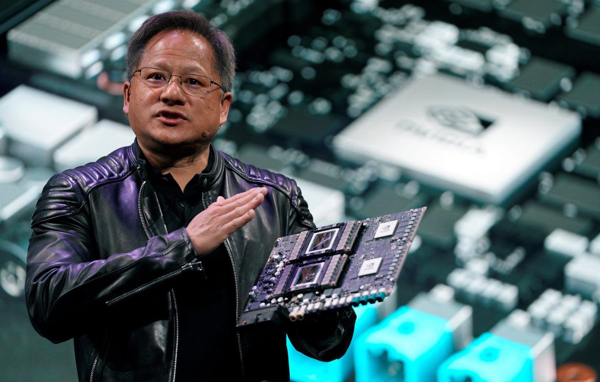 ConflictTR's tweet photo. 🔴 Kodlama devri bitti. Yapay zeka sayesinde artık herkes birer kodlama uzmanı olacak.

-Nvidia CEO’su Jensen Huang https://t.co/i2qqrL5OXP