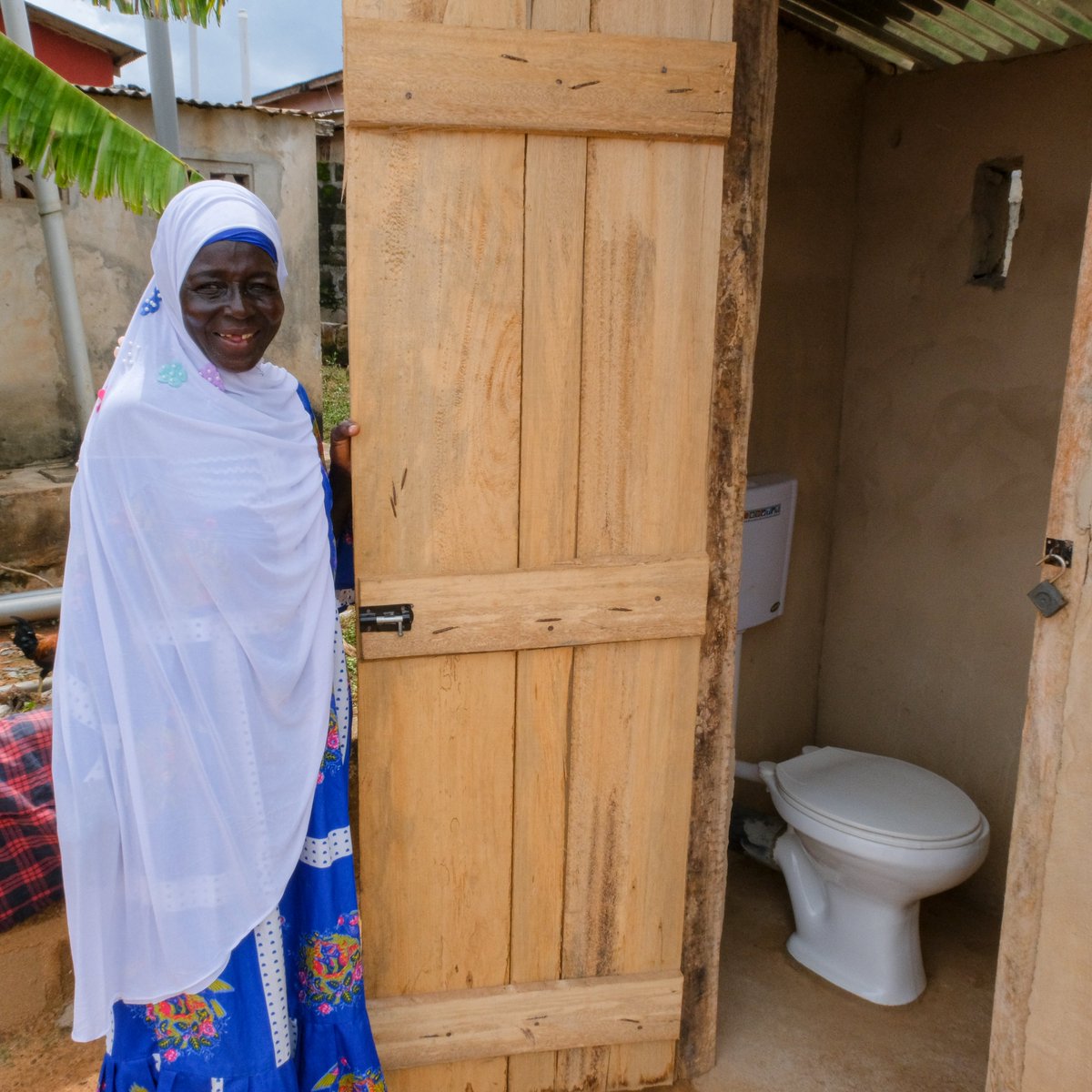 UNICEFGhana's tweet image. 18 per cent of Ghanaian households who do not have access to toilet facilities tend to engage in #OpenDefecation.

Investing in household toilets can help in #EndingOpenDefecation.
