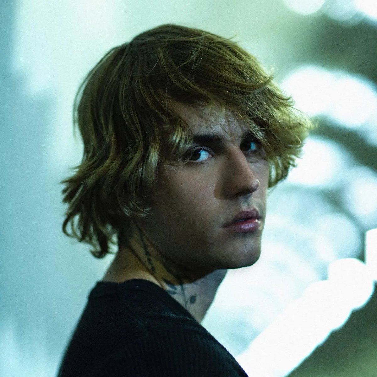 .<a href="/HITSDD/">HITS</a> teases new music from <a href="/justinbieber/">Justin Bieber</a>:

"New music from Justin Bieber—said to be stellar by those who’ve heard it—could also be on the way."