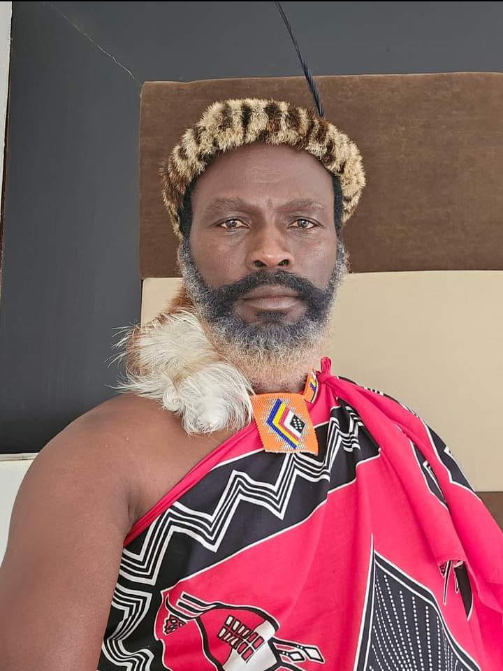 MapongaJQuotes's tweet image. My son:
&quot;Avoid food which has been left in the sun under the dance of the flies. Eaten apples leave the saliva of the previous eater.&quot;

1/7