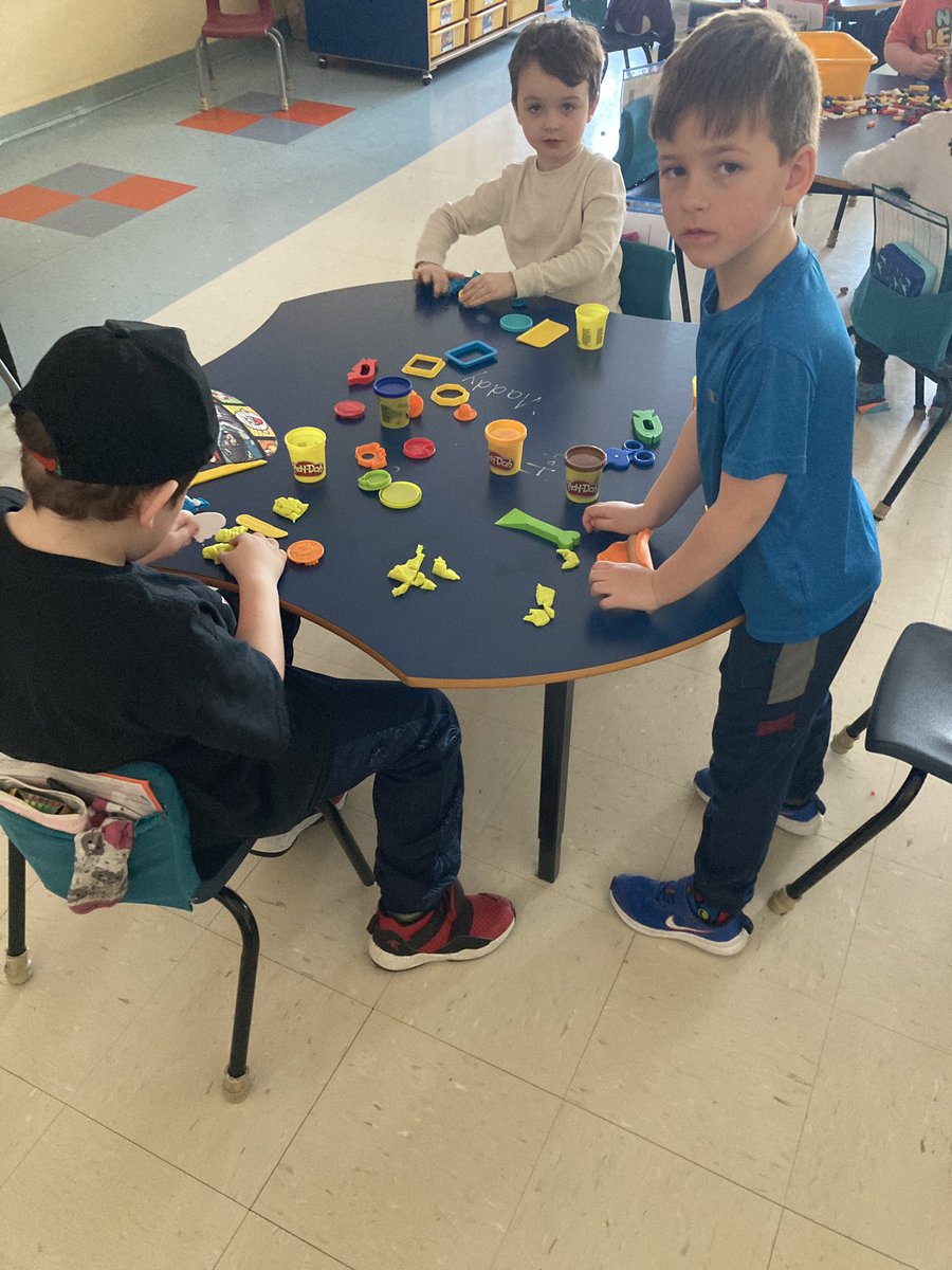 Thank you to our Home & School for our Spirit Week movies & 🍿students chose their preferred activity: a movie or quiet reading or play doh & Lego stations #studentchoice #spiritweek