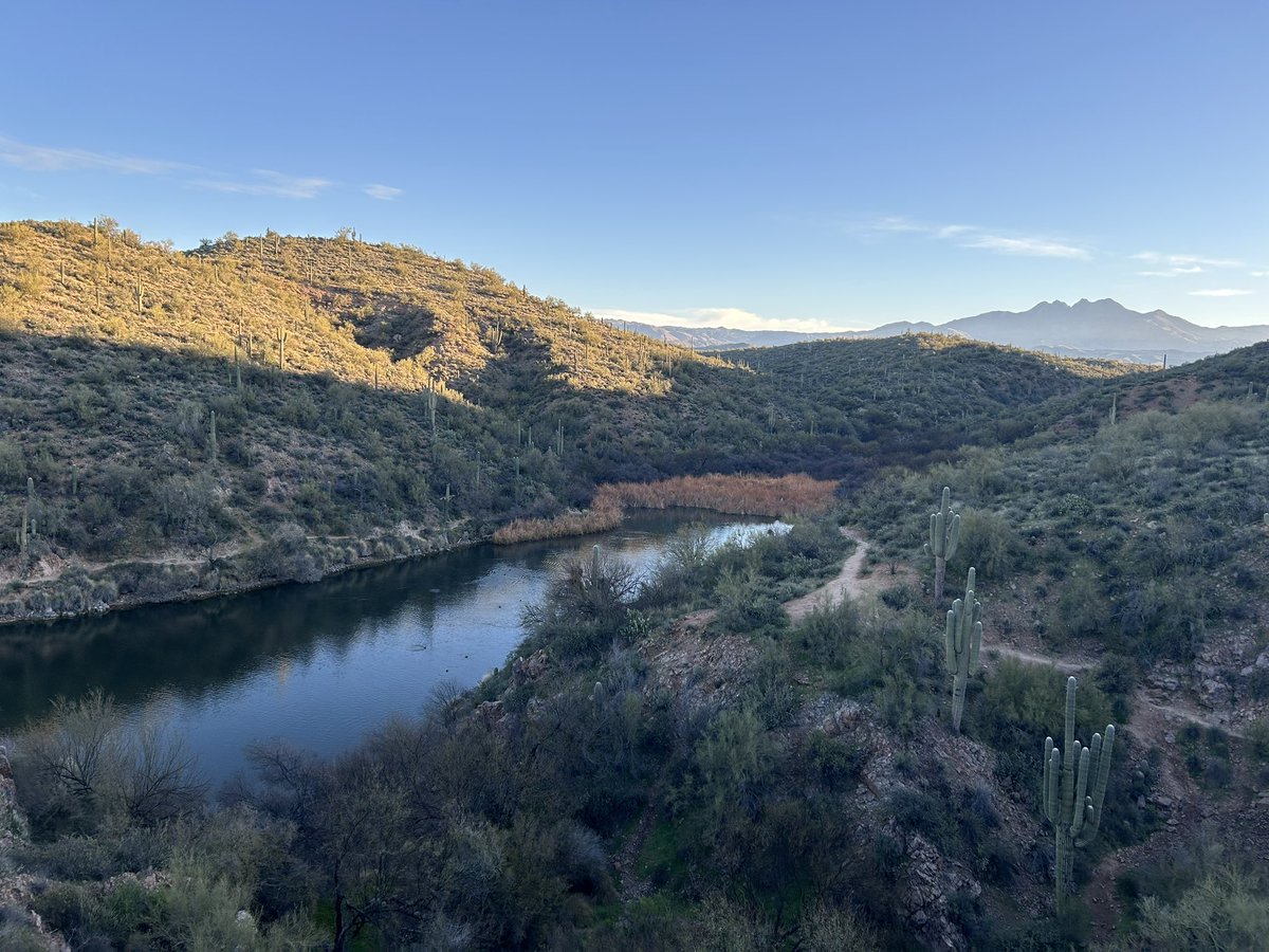 LeslieRanch's tweet photo. We did this cool hike last week and it legit refueled my soul ✨ #RAL is back baby! https://t.co/bnB9dvQAV4
