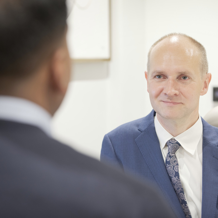 RoyalMarsden_AR's tweet photo. الدكتور Richard Lee، الطبيب الاستشاري في طب الجهاز التنفسي في The Royal Marsden Private Care، يدعم التشخيص المبكر للسرطان لتحقيق نتائج أفضل في العلاج من خلال تجنب التدخل الجراحي.

اكتشف المزيد هنا- https://t.co/EeG4P5A4AX.

#مستشفى_سرطان #مستشفى_خاص #TheRoyalMarsden https://t.co/HfVZVS1G6Q