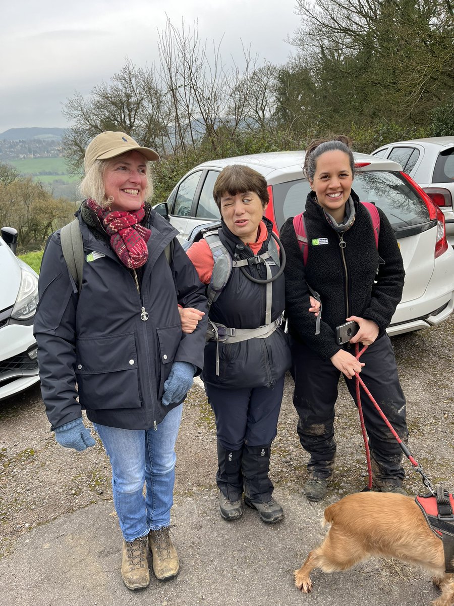 @RamblersGB visually impaired member Marika about to set off walking the Cotswold Way with Nicole, Becky & Broc of @CotswoldsNL from Edge to Birdlip village.