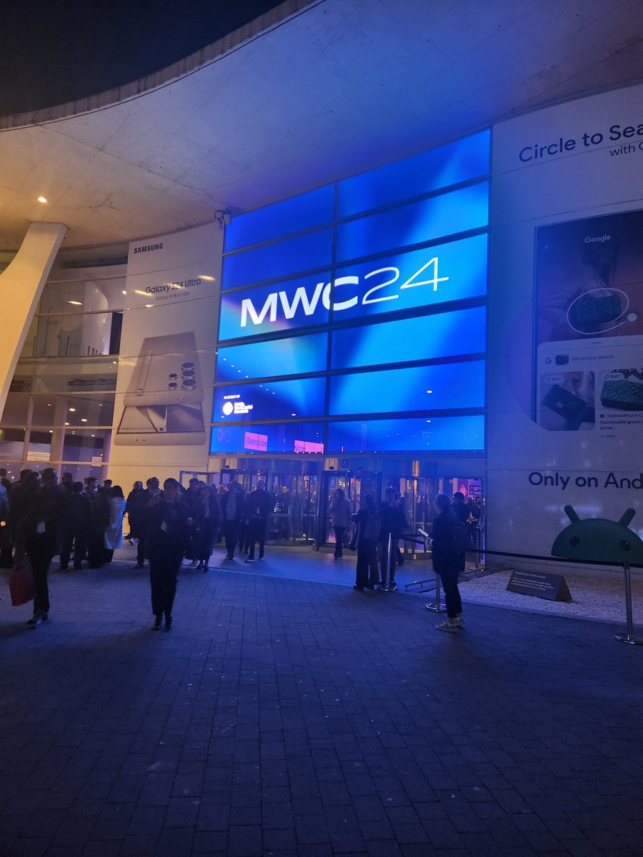VGroupEcommerce's tweet photo. Immersive experience at the WMC Barcelona 2024! Interesting conversations, cutting-edge technology, and networking possibilities - grateful for the opportunity to participate in this vibrant event that is defining the  future. #WMC2024  #TechInnovation #networking https://t.co/9zFhVKEoLe
