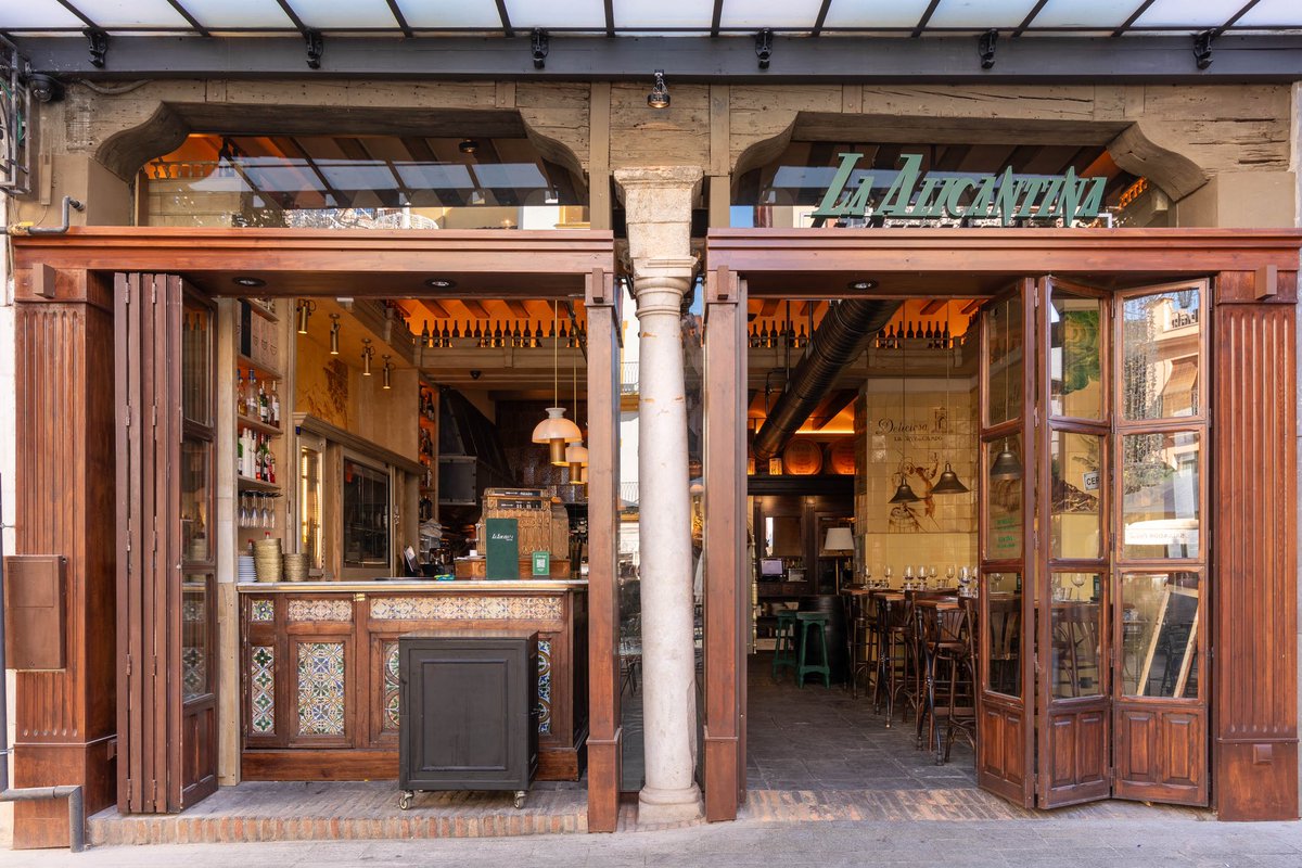 Les invitamos a conocer uno de nuestros últimos trabajos de ejecución, La Alicantina, Plaza del Salvador 2,#Sevilla

No dejen de visitarlo... 

Todos los detalles en la web de Egion ⤵️
egion.es/project/la-ali…