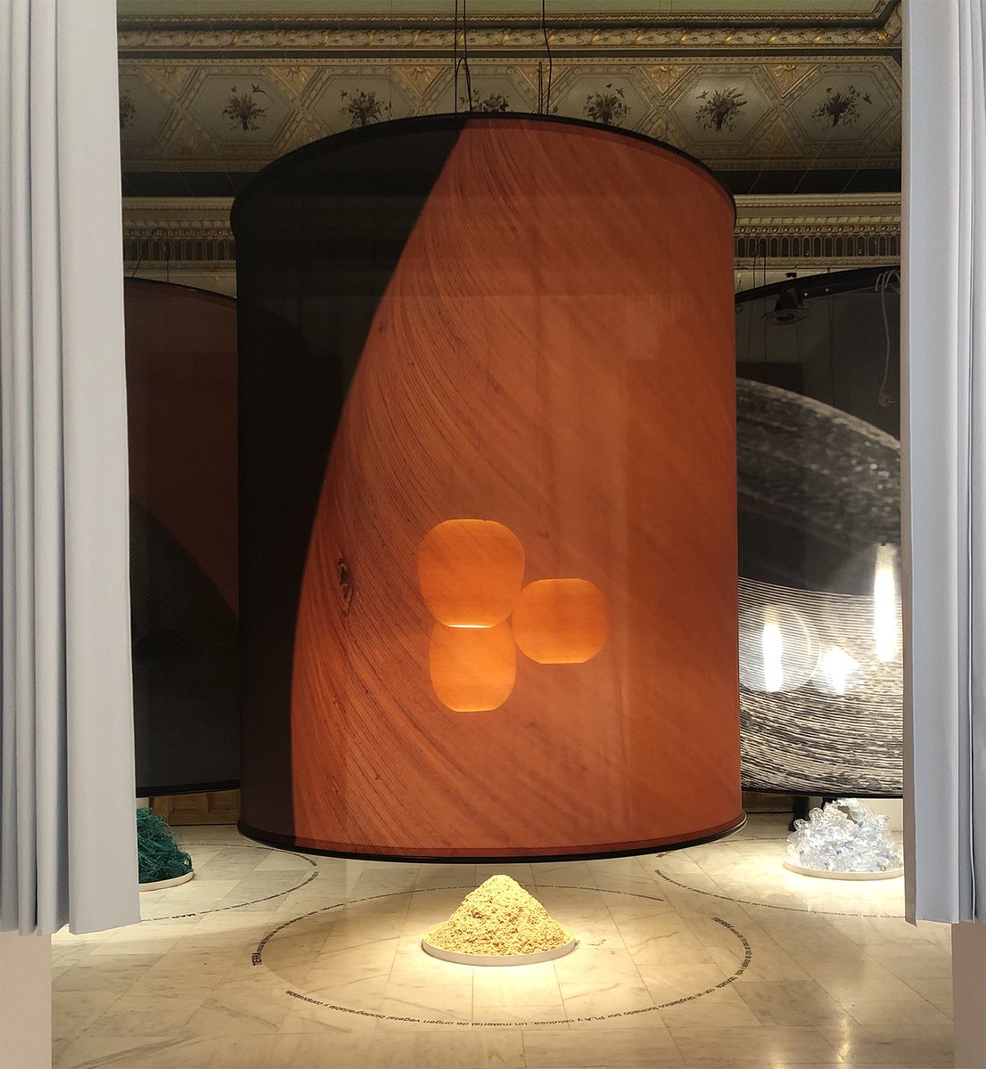 POR TIERRA, MAR Y AIRE. UNA NUEVA EXPOSICIÓN DE CARMEN BASELGA Y HÉCTOR SERRANO

<a href="/BaselgaCarmen/">Carmen Baselga</a> 

Hasta el 15 de marzo en el IED-Madrid, C/ de la Flor Alta 8.

+info: cdicv.com/por-tierra-mar…

#CDICV