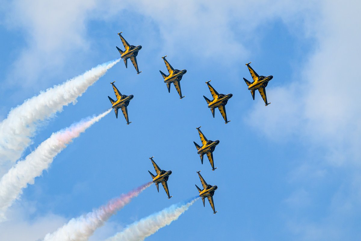 nantaku_p_photo's tweet image. シンガポールエアショー2024
Weekend@Airshow Day2 (2024/2/25) 
韓国空軍  ブラックイーグルス

6日間開催されたエアショーの大トリを飾ったのはブラックイーグルス。普段の半分の持ち時間でも青空に恵まれた素晴らしいハイショーを見せてくれました。
#SGAirshow #SGAirshow2024 #BlackEagles