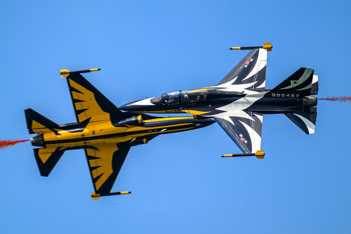 nantaku_p_photo's tweet image. シンガポールエアショー2024
Weekend@Airshow Day2 (2024/2/25) 
韓国空軍  ブラックイーグルス

6日間開催されたエアショーの大トリを飾ったのはブラックイーグルス。普段の半分の持ち時間でも青空に恵まれた素晴らしいハイショーを見せてくれました。
#SGAirshow #SGAirshow2024 #BlackEagles
