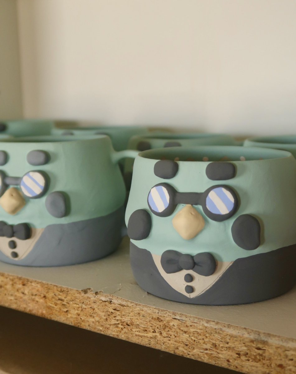 seeyoumiu's tweet photo. creating an army of mr. brewstie mugs! (ง ◉ _ ◉)ง https://t.co/ROHw5jKtNs