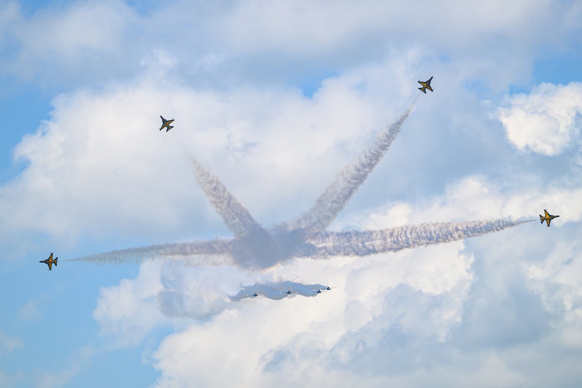 nantaku_p_photo's tweet image. シンガポールエアショー2024
Weekend@Airshow Day2 (2024/2/25) 
韓国空軍  ブラックイーグルス

6日間開催されたエアショーの大トリを飾ったのはブラックイーグルス。普段の半分の持ち時間でも青空に恵まれた素晴らしいハイショーを見せてくれました。
#SGAirshow #SGAirshow2024 #BlackEagles
