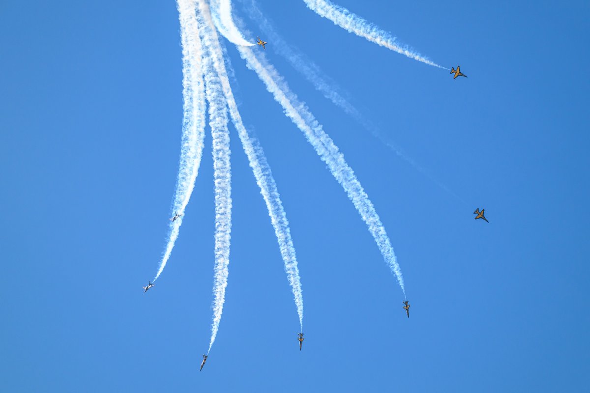 nantaku_p_photo's tweet image. シンガポールエアショー2024
Weekend@Airshow Day2 (2024/2/25) 
韓国空軍  ブラックイーグルス

6日間開催されたエアショーの大トリを飾ったのはブラックイーグルス。普段の半分の持ち時間でも青空に恵まれた素晴らしいハイショーを見せてくれました。
#SGAirshow #SGAirshow2024 #BlackEagles