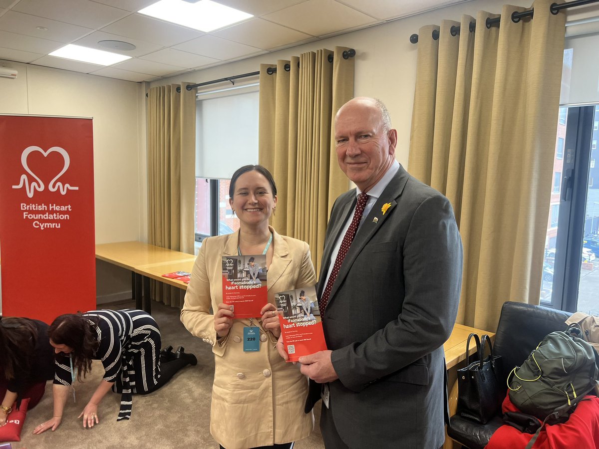 Diolch <a href="/DavidReesMS/">David Rees MS</a> for coming along to hear about the work of <a href="/BHFCymru/">BHF Cymru</a> in promoting the work of learning lifesaving skills in 15 minutes.