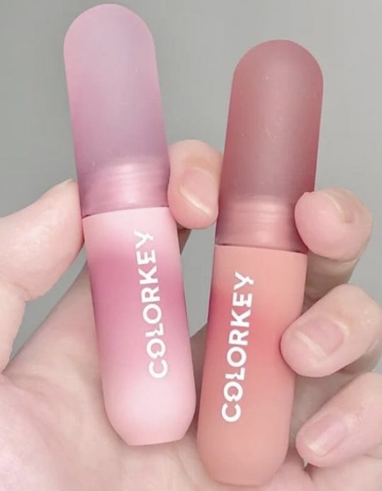 colorkey_japan's tweet photo. #Colorkey泥リップ でﾜﾝﾎﾝ唇をGET👼🏻

\使用アイテム/
🔘 P102 薄明のピーチコーラル
温かみのあるピーチピンク
単色でも綺麗で、ベースコートとしても使えるカラー🤍

🔘 R107 薄暮のローズピンク
THE華やかなバラ色🌹
重ね塗りのポイント色に最適なカラー‼︎

是非使ってみてね✨ https://t.co/cV91R6EAbq