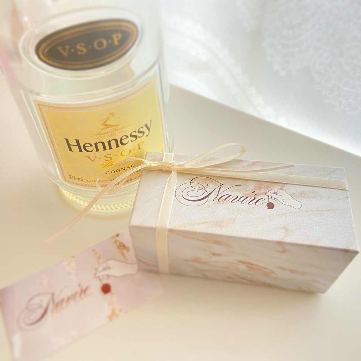 Navire_cherry's tweet photo. Navireの定番商品のチェリーボンボンに加え、今回は数量限定でヘネシーver.を追加いたしました。
ホワイトデーなどにご利用頂けると幸いです🍒

#ホワイトデー
#チェリーボンボン
#チョコレート
#お取り寄せスイーツ https://t.co/Pb5MZdl3cK