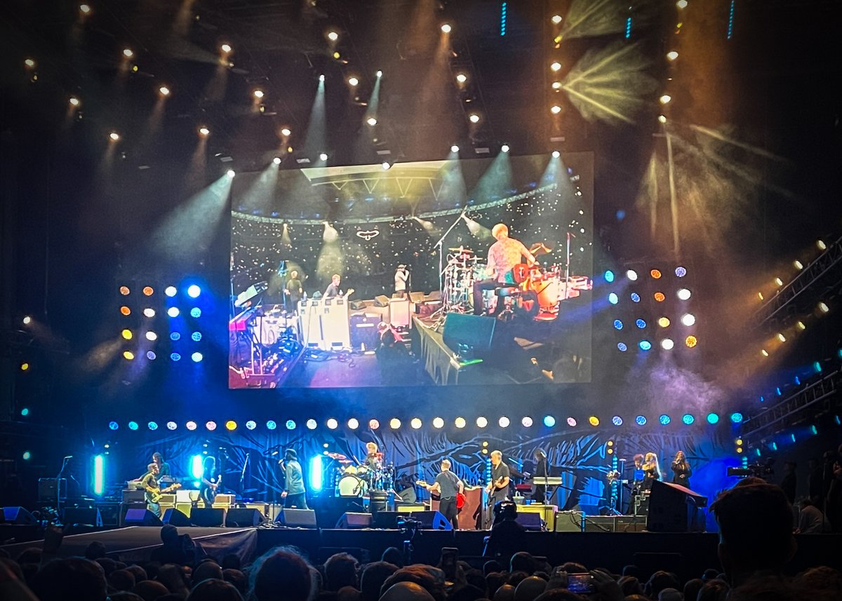 whiskeyrich's tweet photo. Post a concert picture you took.
Here are four from some of my favourite gigs...
Hans Zimmer Live
Foo Fighters at Wembley
Pet Shop Boys at Eden Project
Chvrches at Ally Pally https://t.co/3Zy9Yi0Mbc