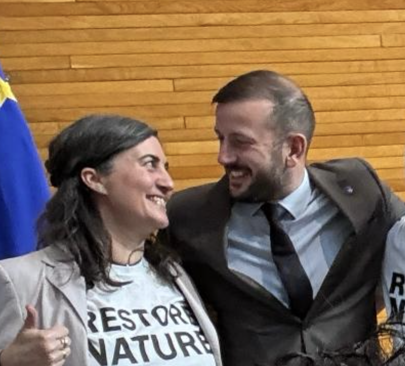 Find someone who looks at you the way @AnnaDeparnay and @VSinkevicius look at each other after today's vote #NatureRestorationLaw🌱