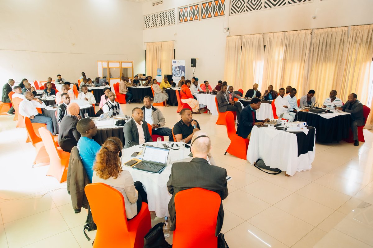giz_rwanda's tweet photo. Excited to host #ECOREF project's stakeholders including @Nyamagabe, @RwandaEmergency, @RefugeesRwanda, @DOTRwanda, @RRwarri & @visionjeunesse2, refugees & host communities. Our aim: Building on experiences & lessons learned from #ECOREF project 2018 – 2024 #germancooperation 1/2 https://t.co/49IZsFGO0s