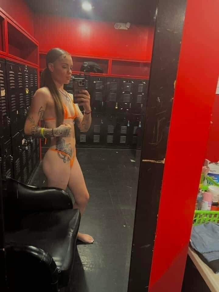 LustSierra's tweet photo. Stud during the day.           .Stripper at night https://t.co/gQE7vqfZMr