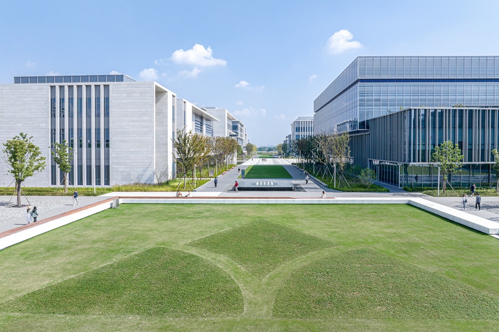 A student research team has published Duke Kunshan University’s first sustainability report in collaboration with faculty to improve the green credentials of its campus 🔗 bit.ly/3OPrzeC #dukekunshan #sustainability #campus #energyefficiency #environment