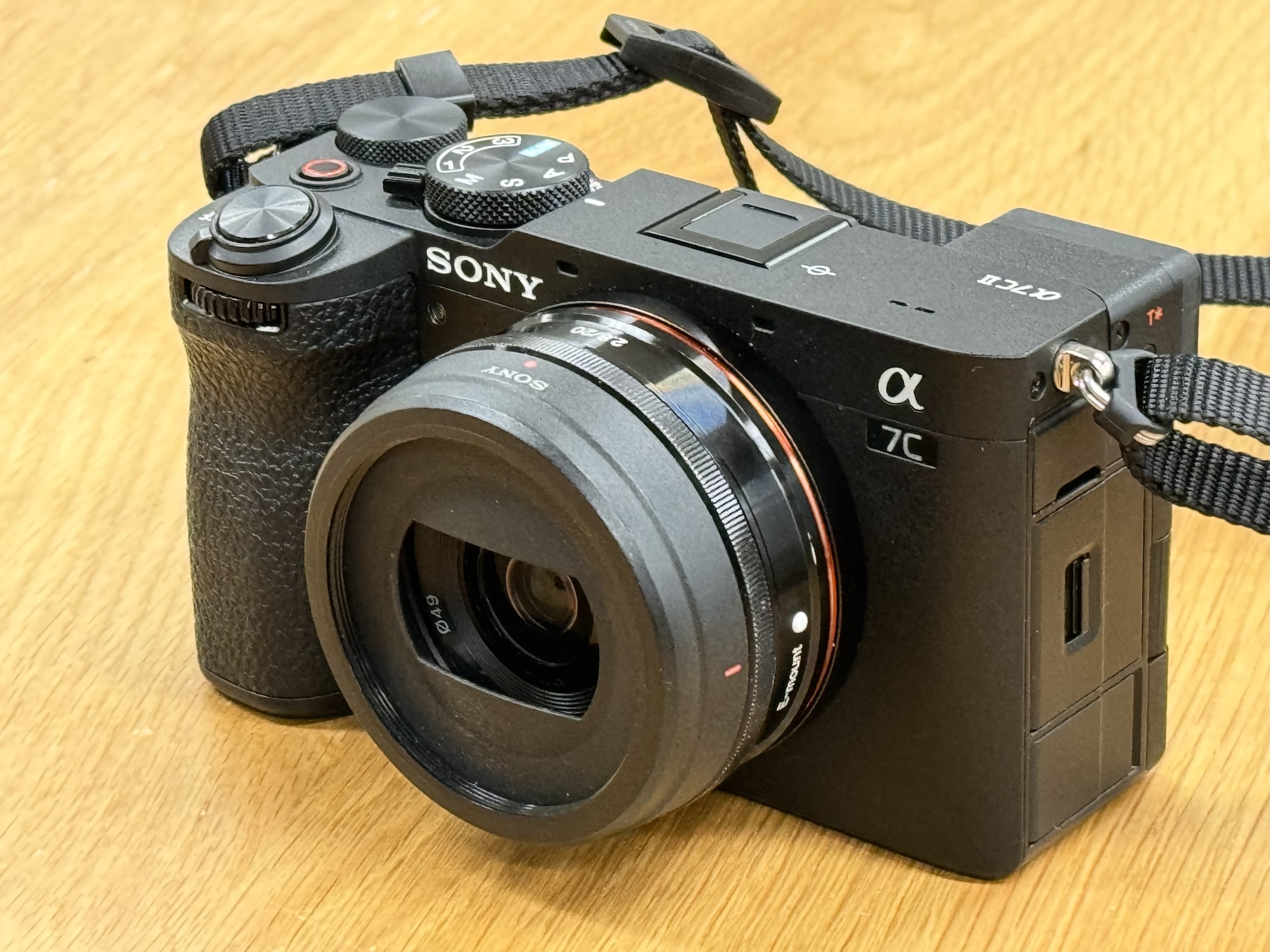 SEL16F28 パンケーキレンズ　SONY 新品)SONY (ソニー) E 16mm F2.8 SEL16F28（商品ID